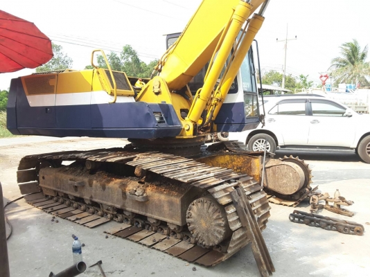 ขาย!! >>> Komatsu Pc200 รุ่น5 คอนโทรนสั้น <<< เปลี่ยนโซ่ให้ใหม่ ราคา 680,000 บาท