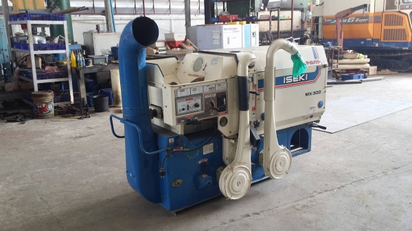 เครื่องสีข้าวกล้องเก่าญี่ปุ่น  ISEKI  รุ่น MX300  สภาพเครื่องสวย พร้อมใช้งาน  ขนาดกระทัดรัด มีล้อลากด้านล่างทำให้เคลื่อนย้ายสะดวก