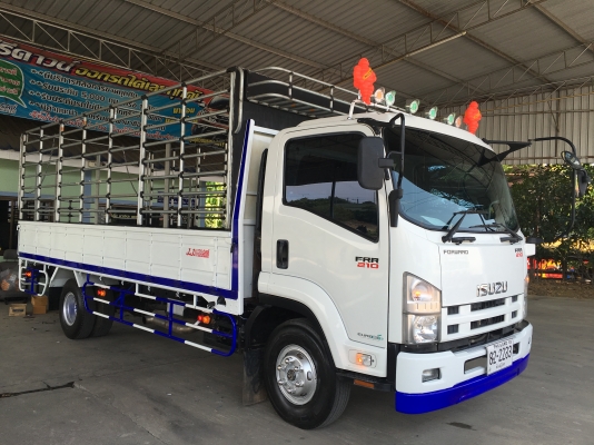 ขายISUZU 6ล้อ FRR210 EURO 3 รุ่นหน้าตึกเครื่อง210เเรงคอมมอลเรลกระบะคาร์โก้พร้อมคอกสูงยาว5.6เมตรหัวเดิมๆเบรคทิฟฟี่จดทะเบียนปี2556(2013)ใครหารุ่นนี้อยู่ไม่ผิดหวังเเน่นนอนราคา1,150,000บาทจัดไฟเเนนท์ได้ทั่วโลกครับสนใจดูรถได้ที่เต็นท์รถ JJ.AUTOCAR 2 หลังวัดจัน