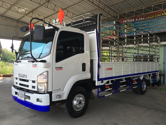ขายISUZU 6ล้อ FRR210 EURO 3 รุ่นหน้าตึกเครื่อง210เเรงคอมมอลเรลกระบะคาร์โก้พร้อมคอกสูงยาว5.6เมตรหัวเดิมๆเบรคทิฟฟี่จดทะเบียนปี2556(2013)ใครหารุ่นนี้อยู่ไม่ผิดหวังเเน่นนอนราคา1,150,000บาทจัดไฟเเนนท์ได้ทั่วโลกครับสนใจดูรถได้ที่เต็นท์รถ JJ.AUTOCAR 2 หลังวัดจัน