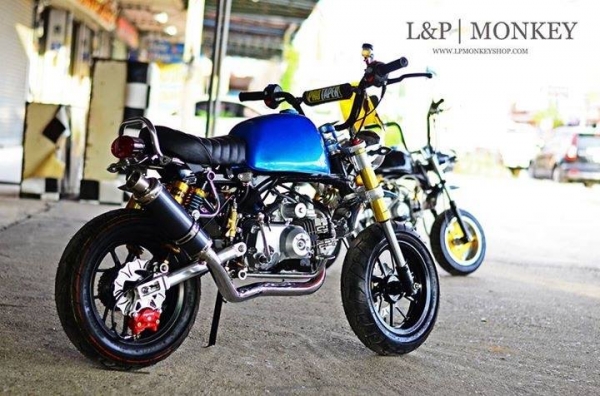 อะไหล่ แต่งรถเพียบ มีโช็คหน้า-หลัง ล้อ เครื่อง ถังน้ำมัน เบาะ และอะไหล่อื่นๆที่แต่งรถทั้งหมด ลดราคา 20-30\%