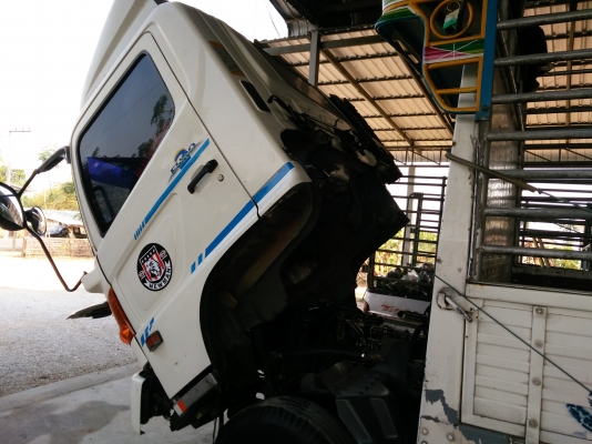 ขายหกล้อเม้กาเครื่อง145  แรงปี 46  รถสวยมากๆพร้อมใช้งานได้เลยโทร 0616892888