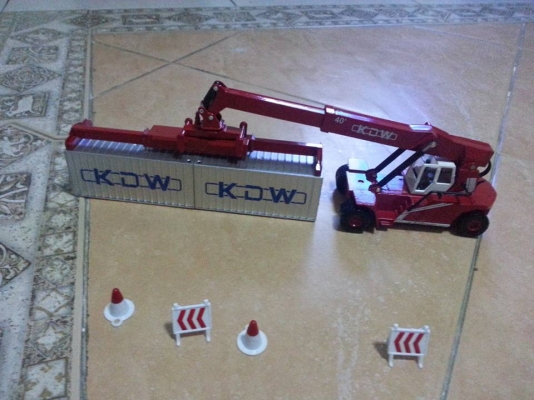 ขายโมเดลรถยกตู้คอนเทนเนอร์