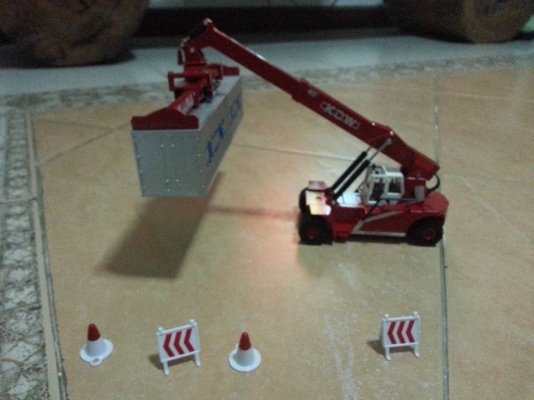 ขายโมเดลรถยกตู้คอนเทนเนอร์