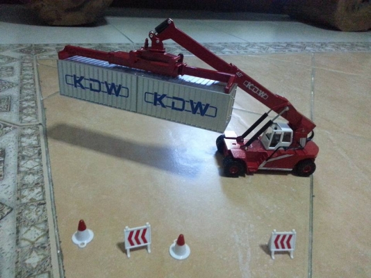 ขายโมเดลรถยกตู้คอนเทนเนอร์