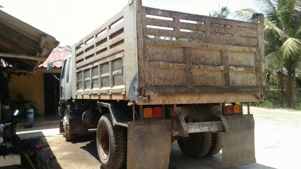 รถฮีโน่ 6 ล้อดั้ม FF3H 195 แรงม้า. ปี 37.    สนใจติดต่อ  081 - 6079515