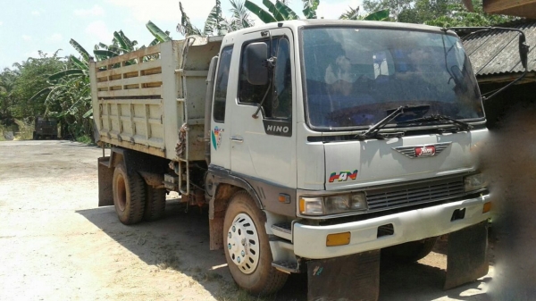 รถฮีโน่ 6 ล้อดั้ม FF3H 195 แรงม้า. ปี 37.    สนใจติดต่อ  081 - 6079515