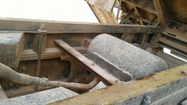 รถฮีโน่ 6 ล้อดั้ม FF3H 195 แรงม้า. ปี 37.    สนใจติดต่อ  081 - 6079515