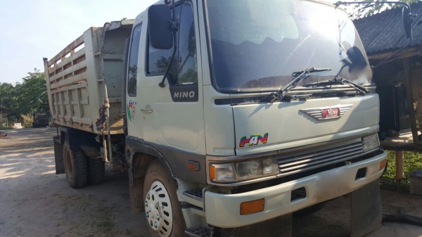 รถฮีโน่ 6 ล้อดั้ม FF3H 195 แรงม้า. ปี 37.    สนใจติดต่อ  081 - 6079515