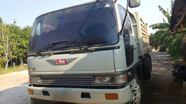 รถฮีโน่ 6 ล้อดั้ม FF3H 195 แรงม้า. ปี 37.    สนใจติดต่อ  081 - 6079515