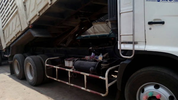 รถฮีโน่ 10 ล้อดั้ม FM1J เปลื่ยนเครื่อง 320 แรงม้า. ปี 48.  ( ขาย แม่ , ลูก. )    สนใจติดต่อ  081 - 6079515