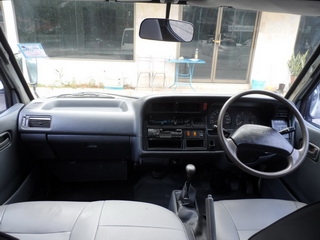 TOYOTA HIACE 2.0 MT พร้อมติดตั้งแก๊ส LPG พร้อมใช้ ขายถูก T.086-527-9533