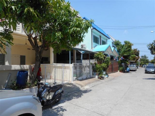 ขายบ้านแฝด หมู่บ้านสวนกล้วยไม้ พุทธบูชา 39 เนื้อที่ 28 ตร.ว.