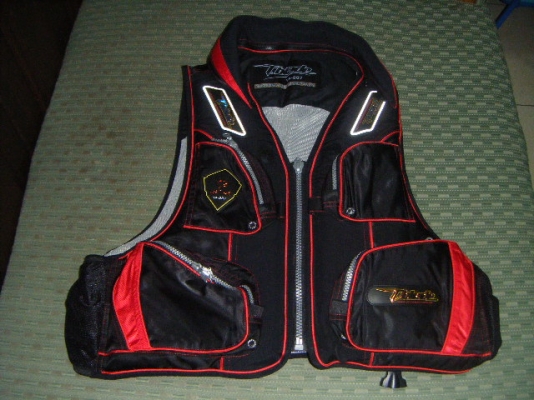 เสื้อชูชีพ V-FOX รับน้ำหนักได้ 120 กกใ มี 6 สี