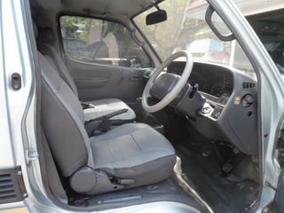 TOYOTA HIACE หัวจรวด 2.5 MT ปี รถตู้ทึบพร้อมใช้1999  ราคาถูกT.086-527-9533