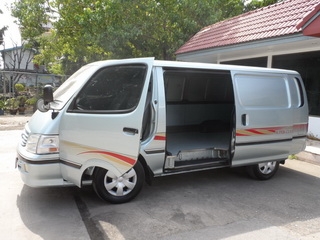 TOYOTA HIACE หัวจรวด 2.5 MT ปี รถตู้ทึบพร้อมใช้1999  ราคาถูกT.086-527-9533