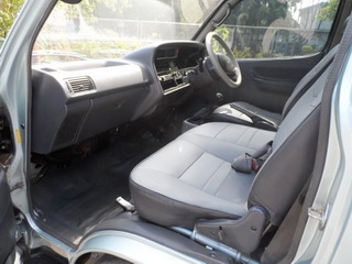 TOYOTA HIACE หัวจรวด 2.5 MT ปี รถตู้ทึบพร้อมใช้1999  ราคาถูกT.086-527-9533