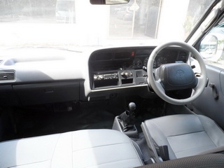 TOYOTA HIACE หัวจรวด 2.5 MT ปี รถตู้ทึบพร้อมใช้1999  ราคาถูกT.086-527-9533