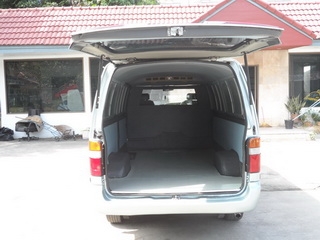TOYOTA HIACE หัวจรวด 2.5 MT ปี รถตู้ทึบพร้อมใช้1999  ราคาถูกT.086-527-9533