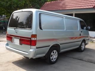 TOYOTA HIACE หัวจรวด 2.5 MT ปี รถตู้ทึบพร้อมใช้1999  ราคาถูกT.086-527-9533