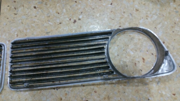 ขายกระจังหน้า bmw 2002tii 2002 tti (1602 2002)
สภาพตามรูป เอาไปปัดเงาสวยเลยครับ

16002 บาท

0834301397
Line: surawat.hant