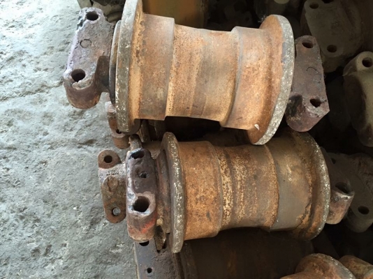 โรลเลอร์รถขุด hitachi ex 200-1 เก่าญี่ปุ่น ราคา 2,000 บาท โรลเลอร์รถขุด hitachi ex 200-1 เก่าญี่ปุ่น ราคา 2,000 บาท