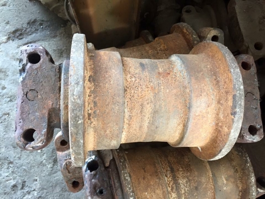 โรลเลอร์รถขุด hitachi ex 200-1 เก่าญี่ปุ่น ราคา 2,000 บาท โรลเลอร์รถขุด hitachi ex 200-1 เก่าญี่ปุ่น ราคา 2,000 บาท