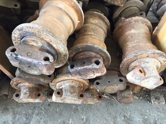 โรลเลอร์รถขุด hitachi ex 200-1 เก่าญี่ปุ่น ราคา 2,000 บาท โรลเลอร์รถขุด hitachi ex 200-1 เก่าญี่ปุ่น ราคา 2,000 บาท