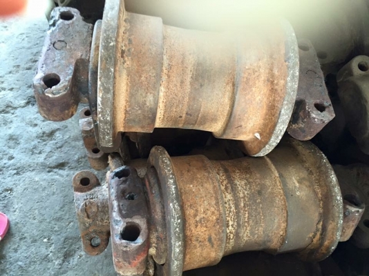 โรลเลอร์รถขุด hitachi ex 200-1 เก่าญี่ปุ่น ราคา 2,000 บาท โรลเลอร์รถขุด hitachi ex 200-1 เก่าญี่ปุ่น ราคา 2,000 บาท