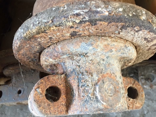 โรลเลอร์รถขุด hitachi ex 200-1 เก่าญี่ปุ่น ราคา 2,000 บาท โรลเลอร์รถขุด hitachi ex 200-1 เก่าญี่ปุ่น ราคา 2,000 บาท