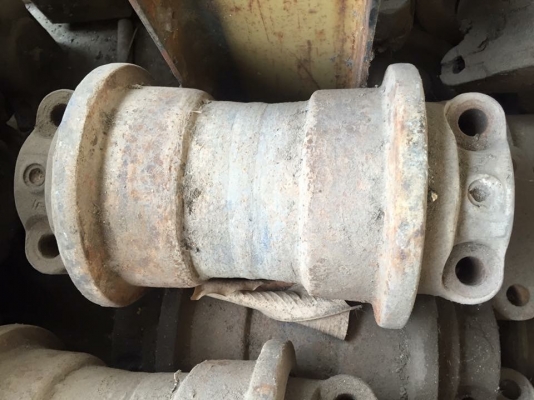 โรลเลอร์รถขุด hitachi ex 100L-2 เก่าญี่ปุ่น ราคา 2,000 บาท โรลเลอร์รถขุด hitachi ex 100L-2 เก่าญี่ปุ่น ราคา 2,000 บาท