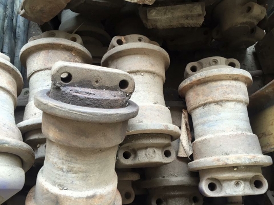 โรลเลอร์รถขุด hitachi ex 100L-2 เก่าญี่ปุ่น ราคา 2,000 บาท โรลเลอร์รถขุด hitachi ex 100L-2 เก่าญี่ปุ่น ราคา 2,000 บาท