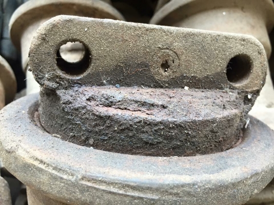 โรลเลอร์รถขุด hitachi ex 100L-2 เก่าญี่ปุ่น ราคา 2,000 บาท โรลเลอร์รถขุด hitachi ex 100L-2 เก่าญี่ปุ่น ราคา 2,000 บาท