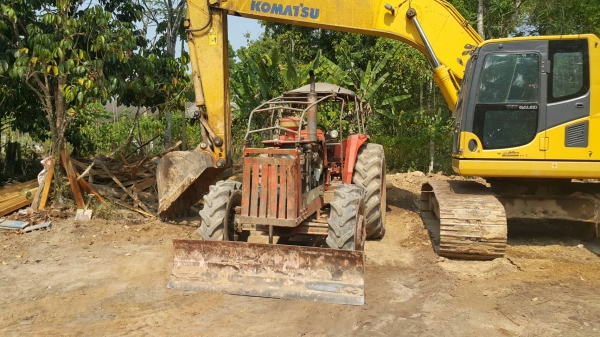 ขายรถไถ KUBOTA M8950 DTF เอกสารเล่มทะเบียน 7 จาน ใบมีดดันหน้า ราคา 220000