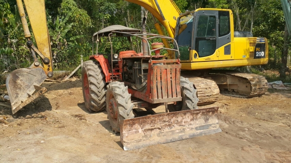 ขายรถไถ KUBOTA M8950 DTF เอกสารเล่มทะเบียน 7 จาน ใบมีดดันหน้า ราคา 220000