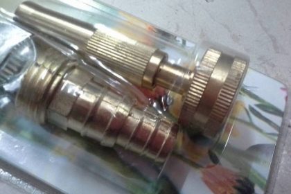 ขายหัวฉีดรดน้ำทองเหลืองมี2แบบ ราคาชุดละ200บาท