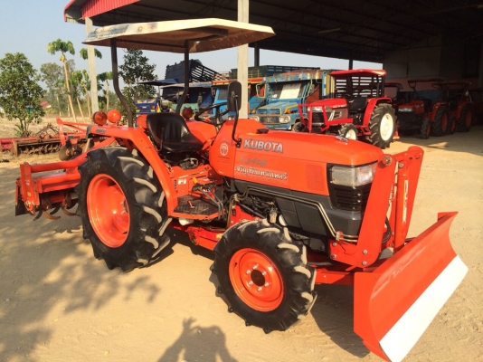 ขายรถไถคูโบต้า L3408(4WD)2เพลา สภาพสวย เครื่องแน่น เกียร์ดี ทุกระบบสมบูรณ์ สนใจโทร 081-9136451 คุนโบว์