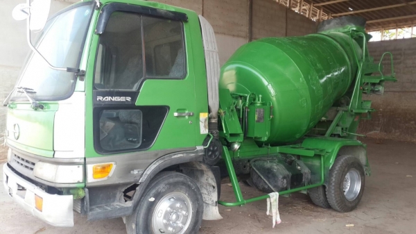 ขายด่วน รถโม่ปูน2.5 คายาบ้า รถนอกนำเข้าสภาพพร้อมใช้ ขายด่วน รถโม่ปูน2.5 คายาบ้า รถนอกนำเข้าสภาพพร้อมใช้