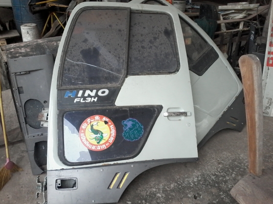 ประตูไฮเทคซ้าย+ขวาใช้งานใด้ตามสภาพ