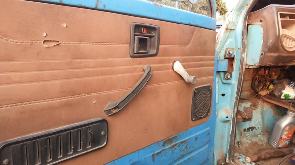 **145,000 บ. ต่อรอง/// 6ล้อ ISUZU KS-100แรง ฝาดำ เครื่องใหม่ เกียร์เดิม ช่วงล่างใหญ่ หน้า115 ท้ายF สโลวกลาง ครบ หัวเก๋งดี สีไม่สวย พ.พาวเวอร์ คัสซีเก็บงานแล้ว แข็งแรง ดี กระบะพื้นไม้คอกเกษตร 4.30ม. ยางหน้า7.50/16 หลัง 8.25/16 สภาพ65-70\% ตามสภาพ พร้อมลุย เ