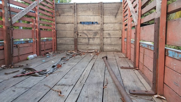 **145,000 บ. ต่อรอง/// 6ล้อ ISUZU KS-100แรง ฝาดำ เครื่องใหม่ เกียร์เดิม ช่วงล่างใหญ่ หน้า115 ท้ายF สโลวกลาง ครบ หัวเก๋งดี สีไม่สวย พ.พาวเวอร์ คัสซีเก็บงานแล้ว แข็งแรง ดี กระบะพื้นไม้คอกเกษตร 4.30ม. ยางหน้า7.50/16 หลัง 8.25/16 สภาพ65-70\% ตามสภาพ พร้อมลุย เ