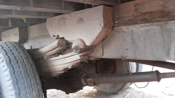 **145,000 บ. ต่อรอง/// 6ล้อ ISUZU KS-100แรง ฝาดำ เครื่องใหม่ เกียร์เดิม ช่วงล่างใหญ่ หน้า115 ท้ายF สโลวกลาง ครบ หัวเก๋งดี สีไม่สวย พ.พาวเวอร์ คัสซีเก็บงานแล้ว แข็งแรง ดี กระบะพื้นไม้คอกเกษตร 4.30ม. ยางหน้า7.50/16 หลัง 8.25/16 สภาพ65-70\% ตามสภาพ พร้อมลุย เ