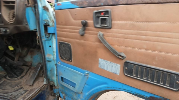 **145,000 บ. ต่อรอง/// 6ล้อ ISUZU KS-100แรง ฝาดำ เครื่องใหม่ เกียร์เดิม ช่วงล่างใหญ่ หน้า115 ท้ายF สโลวกลาง ครบ หัวเก๋งดี สีไม่สวย พ.พาวเวอร์ คัสซีเก็บงานแล้ว แข็งแรง ดี กระบะพื้นไม้คอกเกษตร 4.30ม. ยางหน้า7.50/16 หลัง 8.25/16 สภาพ65-70\% ตามสภาพ พร้อมลุย เ