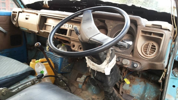 **145,000 บ. ต่อรอง/// 6ล้อ ISUZU KS-100แรง ฝาดำ เครื่องใหม่ เกียร์เดิม ช่วงล่างใหญ่ หน้า115 ท้ายF สโลวกลาง ครบ หัวเก๋งดี สีไม่สวย พ.พาวเวอร์ คัสซีเก็บงานแล้ว แข็งแรง ดี กระบะพื้นไม้คอกเกษตร 4.30ม. ยางหน้า7.50/16 หลัง 8.25/16 สภาพ65-70\% ตามสภาพ พร้อมลุย เ