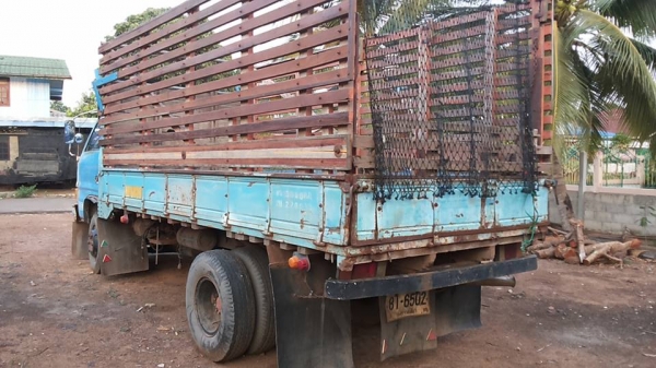 **145,000 บ. ต่อรอง/// 6ล้อ ISUZU KS-100แรง ฝาดำ เครื่องใหม่ เกียร์เดิม ช่วงล่างใหญ่ หน้า115 ท้ายF สโลวกลาง ครบ หัวเก๋งดี สีไม่สวย พ.พาวเวอร์ คัสซีเก็บงานแล้ว แข็งแรง ดี กระบะพื้นไม้คอกเกษตร 4.30ม. ยางหน้า7.50/16 หลัง 8.25/16 สภาพ65-70\% ตามสภาพ พร้อมลุย เ