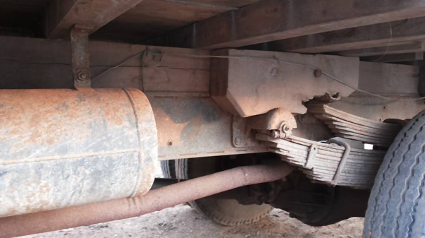 **145,000 บ. ต่อรอง/// 6ล้อ ISUZU KS-100แรง ฝาดำ เครื่องใหม่ เกียร์เดิม ช่วงล่างใหญ่ หน้า115 ท้ายF สโลวกลาง ครบ หัวเก๋งดี สีไม่สวย พ.พาวเวอร์ คัสซีเก็บงานแล้ว แข็งแรง ดี กระบะพื้นไม้คอกเกษตร 4.30ม. ยางหน้า7.50/16 หลัง 8.25/16 สภาพ65-70\% ตามสภาพ พร้อมลุย เ