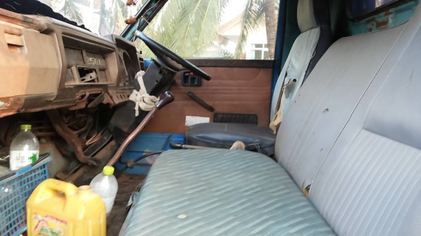 **145,000 บ. ต่อรอง/// 6ล้อ ISUZU KS-100แรง ฝาดำ เครื่องใหม่ เกียร์เดิม ช่วงล่างใหญ่ หน้า115 ท้ายF สโลวกลาง ครบ หัวเก๋งดี สีไม่สวย พ.พาวเวอร์ คัสซีเก็บงานแล้ว แข็งแรง ดี กระบะพื้นไม้คอกเกษตร 4.30ม. ยางหน้า7.50/16 หลัง 8.25/16 สภาพ65-70\% ตามสภาพ พร้อมลุย เ