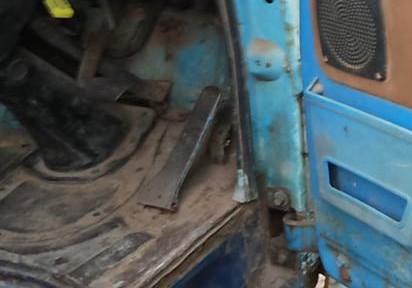 **145,000 บ. ต่อรอง/// 6ล้อ ISUZU KS-100แรง ฝาดำ เครื่องใหม่ เกียร์เดิม ช่วงล่างใหญ่ หน้า115 ท้ายF สโลวกลาง ครบ หัวเก๋งดี สีไม่สวย พ.พาวเวอร์ คัสซีเก็บงานแล้ว แข็งแรง ดี กระบะพื้นไม้คอกเกษตร 4.30ม. ยางหน้า7.50/16 หลัง 8.25/16 สภาพ65-70\% ตามสภาพ พร้อมลุย เ