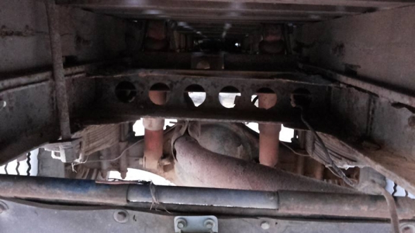 **145,000 บ. ต่อรอง/// 6ล้อ ISUZU KS-100แรง ฝาดำ เครื่องใหม่ เกียร์เดิม ช่วงล่างใหญ่ หน้า115 ท้ายF สโลวกลาง ครบ หัวเก๋งดี สีไม่สวย พ.พาวเวอร์ คัสซีเก็บงานแล้ว แข็งแรง ดี กระบะพื้นไม้คอกเกษตร 4.30ม. ยางหน้า7.50/16 หลัง 8.25/16 สภาพ65-70\% ตามสภาพ พร้อมลุย เ