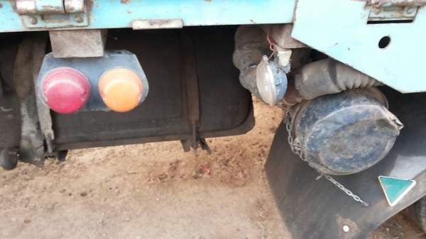 **145,000 บ. ต่อรอง/// 6ล้อ ISUZU KS-100แรง ฝาดำ เครื่องใหม่ เกียร์เดิม ช่วงล่างใหญ่ หน้า115 ท้ายF สโลวกลาง ครบ หัวเก๋งดี สีไม่สวย พ.พาวเวอร์ คัสซีเก็บงานแล้ว แข็งแรง ดี กระบะพื้นไม้คอกเกษตร 4.30ม. ยางหน้า7.50/16 หลัง 8.25/16 สภาพ65-70\% ตามสภาพ พร้อมลุย เ